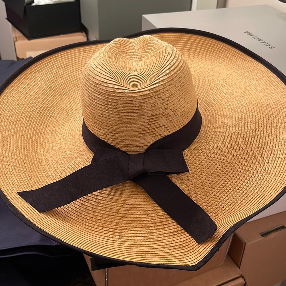 Straw hat with black trim